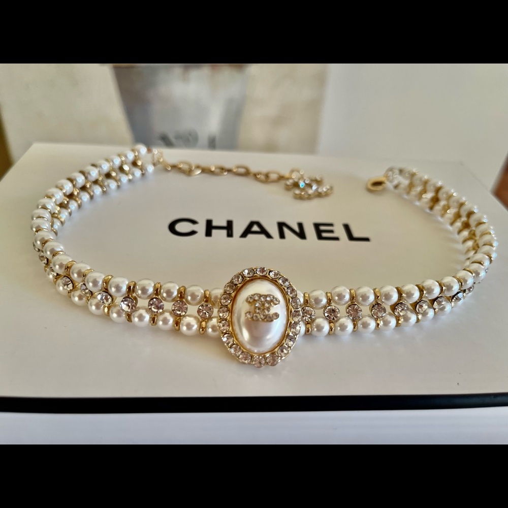Pearl choker